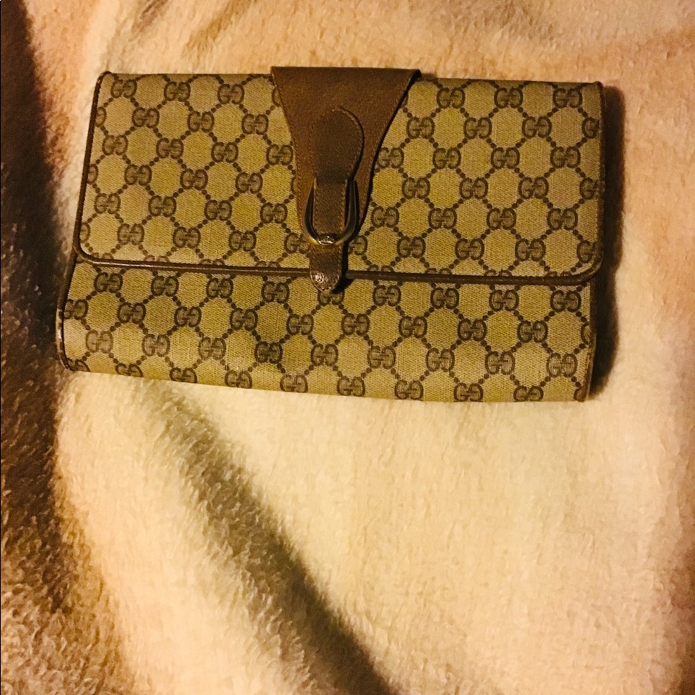 VTG ...Authentic Gucci Clutch purse
